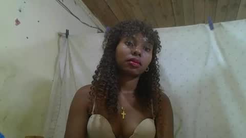 Snapshot of rosalinda933 chatting on June 2026 08:05:02 AM Rosalinda online show from June 2026 08:05:02 AM
