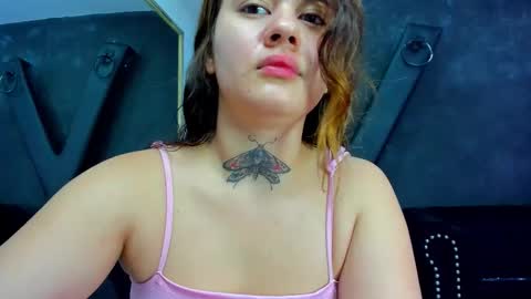 Snapshot of rosalinegrey chatting on October 2025 04:46:02 AM Rosaline Grey online show from October 2025 04:46:02 AM