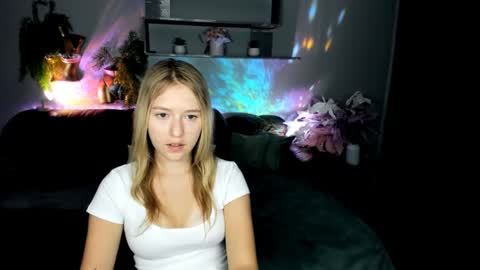 Snapshot of rosarising chatting on June 2026 09:23:02 AM RosaRising online show from June 2026 09:23:02 AM