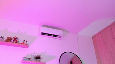 Snapshot of rose__saenz chatting on April 2026 08:09:01 PM Rose Saenz online show from April 2026 08:09:01 PM