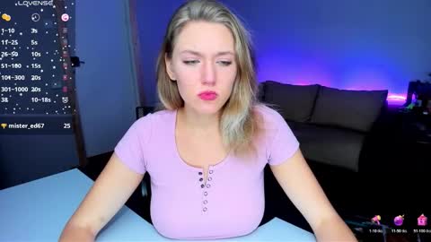 Snapshot of rose_brooks chatting on October 2025 07:47:01 PM Rose but u can call me princess online show from October 2025 07:47:01 PM