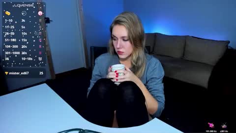 Snapshot of rose_brooks chatting on November 2025 08:14:01 PM Rose but u can call me princess online show from November 2025 08:14:01 PM