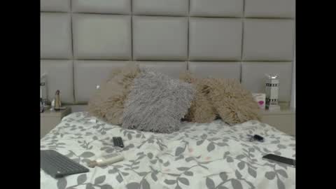 rose_valentiine online show from May 2026 12:00:01 PM