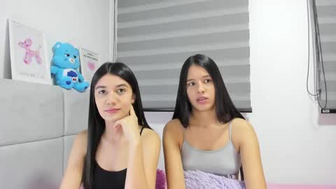 Snapshot of roseandmiah chatting on March 2026 02:27:02 AM Rose y Miah online show from March 2026 02:27:02 AM