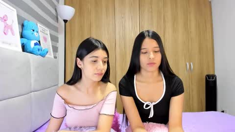 Snapshot of roseandmiah chatting on March 2026 02:17:02 AM Rose y Miah online show from March 2026 02:17:02 AM