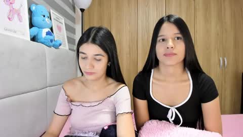 Snapshot of roseandmiah chatting on April 2026 03:08:02 AM Rose y Miah online show from April 2026 03:08:02 AM