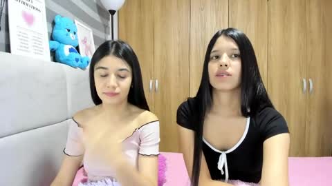 Snapshot of roseandmiah chatting on May 2026 02:49:01 AM Rose y Miah online show from May 2026 02:49:01 AM