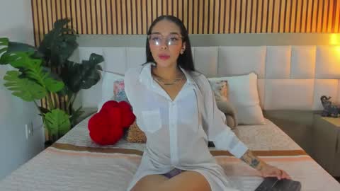 roseaurora online show from February 2026 12:50:02 PM
