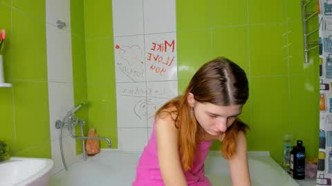 Snapshot of roseblanche2k chatting on March 2025 10:47:01 PM Florin online show from March 2025 10:47:01 PM