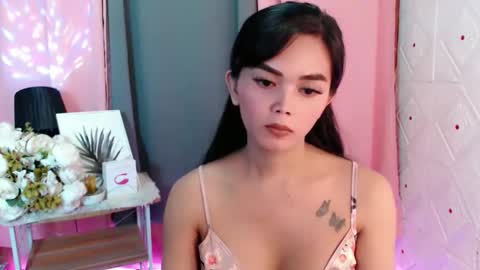 Snapshot of rosella_xx chatting on February 2026 06:43:02 AM TONETH online show from February 2026 06:43:02 AM