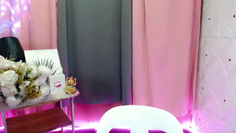 Snapshot of rosella_xx chatting on February 2026 01:27:01 AM TONETH online show from February 2026 01:27:01 AM