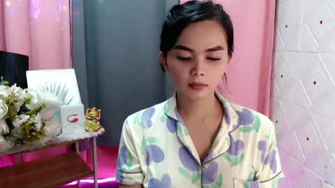 Snapshot of rosella_xx chatting on February 2026 12:00:02 AM TONETH online show from February 2026 12:00:02 AM