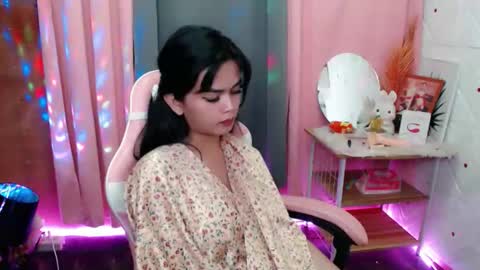 Snapshot of rosella_xx chatting on April 2026 08:42:01 AM TONETH online show from April 2026 08:42:01 AM