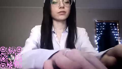 Snapshot of rosellalafferty chatting on December 2025 08:37:02 PM Violeta online show from December 2025 08:37:02 PM