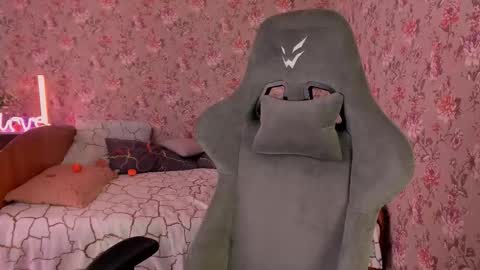 Lola online show from November 2025 04:45:02 AM