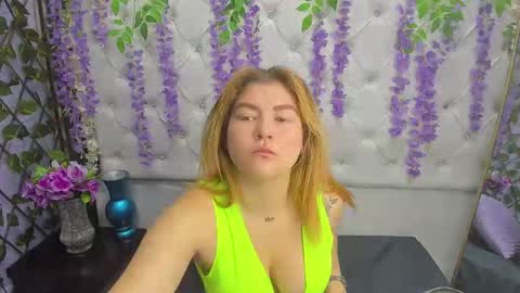 Snapshot of roselyn_arnold chatting on November 2025 12:51:02 PM Julieta online show from November 2025 12:51:02 PM