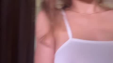Roselyn  online show from June 2026 04:27:02 PM