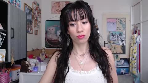 Snapshot of roselynsun chatting on April 2026 10:57:02 AM Rose online show from April 2026 10:57:02 AM