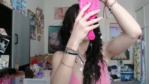 Snapshot of roselynsun chatting on April 2026 12:47:01 PM Rose online show from April 2026 12:47:01 PM