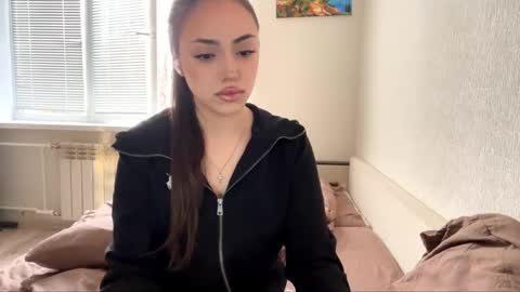 Mimi online show from November 2025 11:32:01 AM