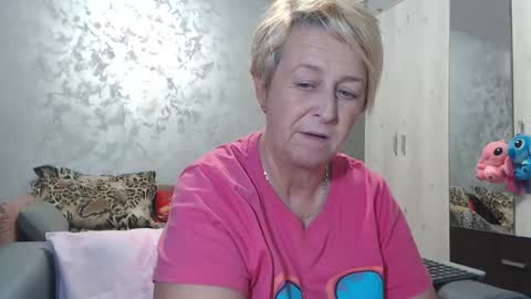 Lovepinklilly online show from October 2025 03:40:02 PM