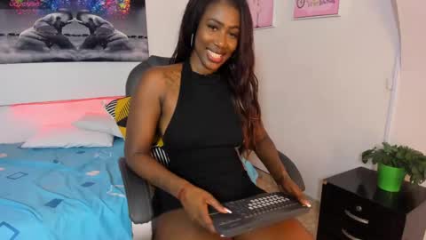 Snapshot of rosi_cooper chatting on February 2025 02:02:01 PM rosi_cooper online show from February 2025 02:02:01 PM