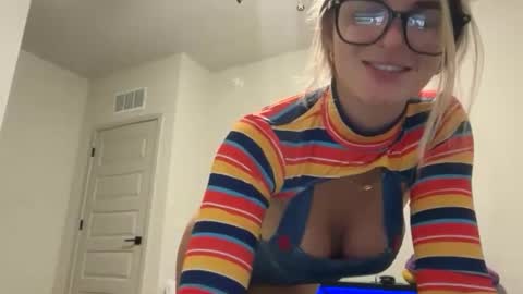 Snapshot of rosiecheeksxoxo chatting on October 2025 01:06:02 AM Rosie online show from October 2025 01:06:02 AM
