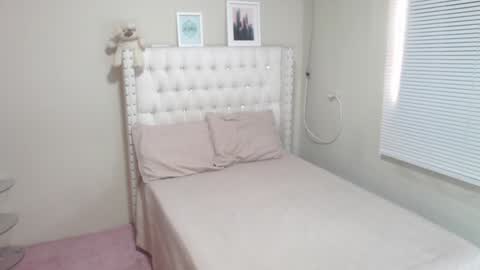 rosiehw online show from February 2025 08:04:01 PM