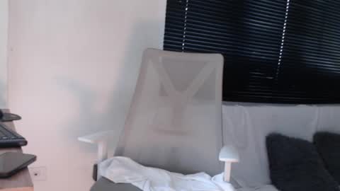 Snapshot of ross_bakerhot chatting on December 2024 03:05:02 PM Ross BakerHot online show from December 2024 03:05:02 PM