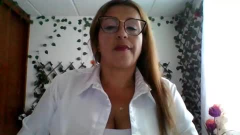 Rossana  online show from November 2025 08:01:01 PM