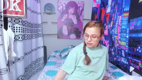 Snapshot of rosse_25 chatting on January 2025 04:05:01 PM Would you like to help me with supplementation and sports suits so I can compete in powerlifting online show from January 2025 04:05:01 PM