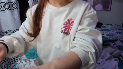 Snapshot of rosse_25 chatting on January 2025 12:21:01 PM Would you like to help me with supplementation and sports suits so I can compete in powerlifting online show from January 2025 12:21:01 PM