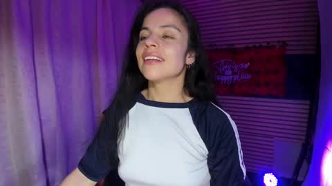 Snapshot of rosse_25 chatting on September 2025 06:18:02 PM Would you like to help me with supplementation and sports suits so I can compete in powerlifting online show from September 2025 06:18:02 PM