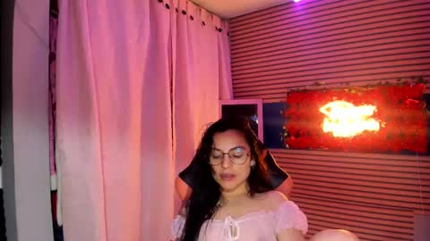 Snapshot of rosse_25 chatting on October 2025 05:32:02 PM Would you like to help me with supplementation and sports suits so I can compete in powerlifting online show from October 2025 05:32:02 PM