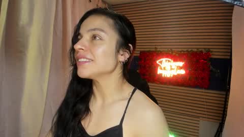 Snapshot of rosse_25 chatting on October 2025 09:17:01 AM Would you like to help me with supplementation and sports suits so I can compete in powerlifting online show from October 2025 09:17:01 AM