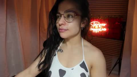Snapshot of rosse_25 chatting on November 2025 04:29:01 PM Would you like to help me with supplementation and sports suits so I can compete in powerlifting online show from November 2025 04:29:01 PM