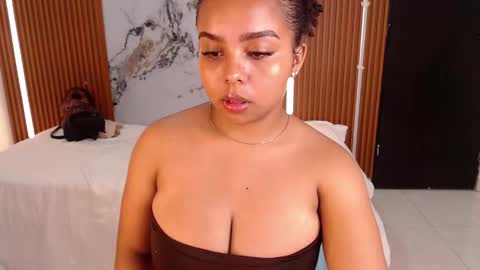 Snapshot of rosselyn_ chatting on October 2025 08:49:02 PM Rossi Hill online show from October 2025 08:49:02 PM