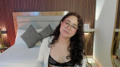 rossie_lanie_ online show from April 2026 07:36:01 PM