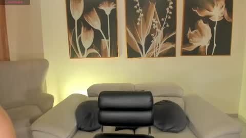 Snapshot of rossirivers chatting on March 2026 07:40:01 PM Rossie Rivers online show from March 2026 07:40:01 PM