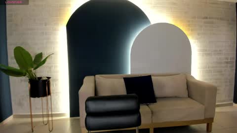 Rossie Rivers online show from April 2026 12:00:01 PM