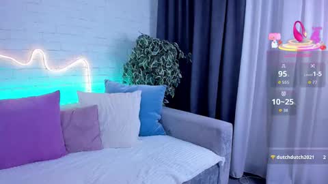 Snapshot of rossy_babe_ chatting on November 2025 11:58:01 PM Rossy online show from November 2025 11:58:01 PM