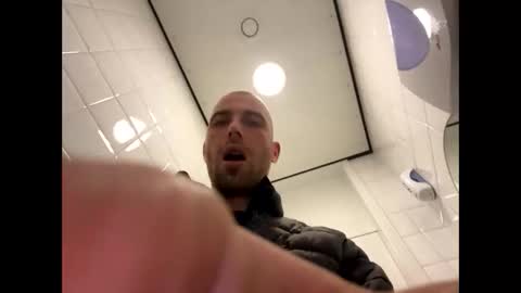 Snapshot of rotteei1 chatting on October 2025 11:21:02 AM rotteei1 online show from October 2025 11:21:02 AM