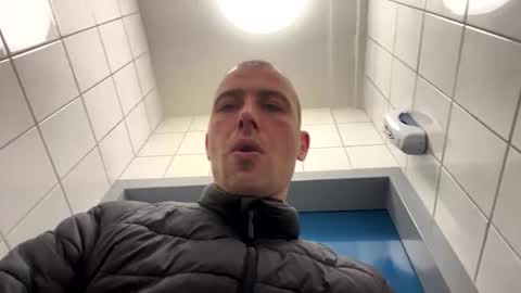 Snapshot of rotteei1 chatting on November 2025 09:53:02 AM rotteei1 online show from November 2025 09:53:02 AM