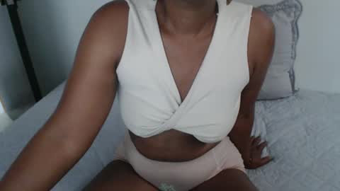 Snapshot of roushlove chatting on February 2025 01:50:01 PM luxa online show from February 2025 01:50:01 PM