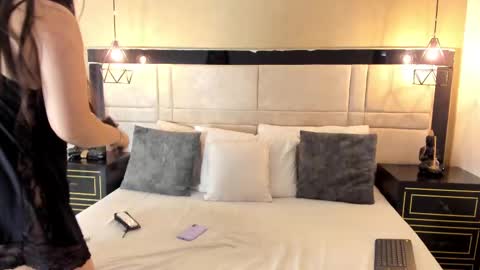 Snapshot of roussewalker chatting on November 2025 12:04:01 PM RousseWalker online show from November 2025 12:04:01 PM