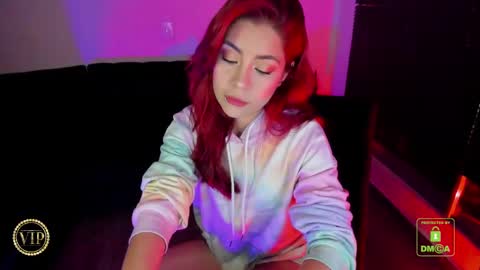 Snapshot of rouxeee chatting on October 2025 03:35:01 AM online show from October 2025 03:35:01 AM