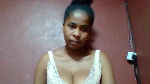 rovaelyah online show from February 2026 02:43:02 PM