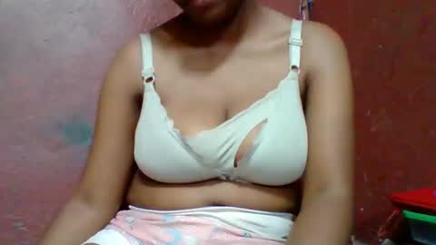 Snapshot of rovaelyah chatting on March 2026 05:48:01 AM rovaelyah online show from March 2026 05:48:01 AM