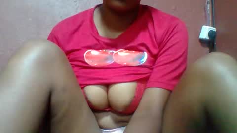 Snapshot of rovaelyah chatting on March 2026 04:18:01 AM rovaelyah online show from March 2026 04:18:01 AM