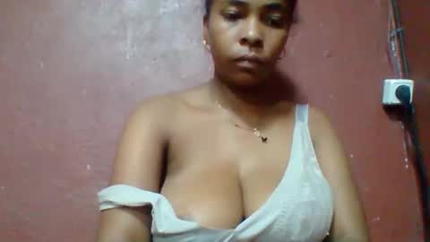Snapshot of rovaelyah chatting on March 2026 05:35:02 AM rovaelyah online show from March 2026 05:35:02 AM